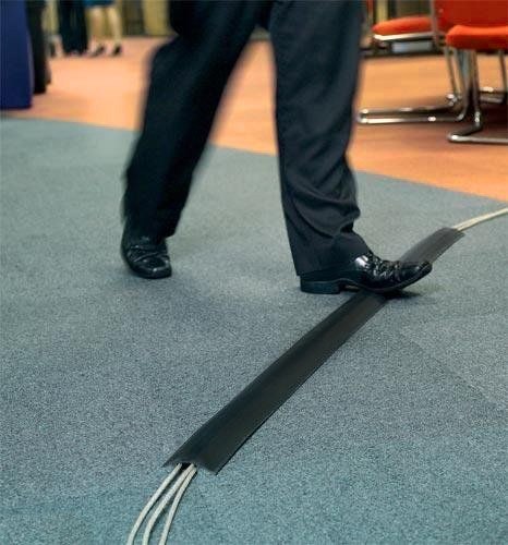 MCTV-677 B 41856 Osłona maskująca na kable podłogowa rzep 2m 105mm czarna