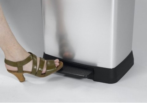 Kosz na śmieci metalizowany z pedałem Curver 50L Kosz na śmieci metalizowany z pedałem Curver 50L