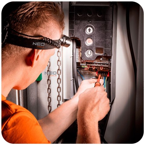 Latarka czołowa bateryjna 250 lm, zoom, CREE XPE, 3 x AAA Latarka czołowa bateryjna 250 lm, zoom, CREE XPE, 3 x AAA