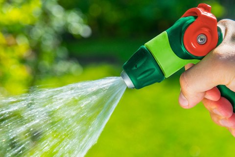 Zraszacz pistoletowy regulowany z płynna regulacją strumienia Zraszacz pistoletowy regulowany z płynna regulacją strumienia