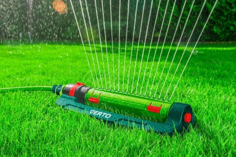 Zraszacz oscylacyjny, powierzchnia zraszania 15 x 19 m, 18 dyszy zraszających, igła do udrażniania dysz Zraszacz oscylacyjny, powierzchnia zraszania 15 x 19 m, 18 dyszy zraszających, igła do udrażniania dysz