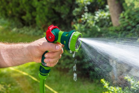 Zraszacz pistoletowy 8-funkcyjny z płynna regulacją strumienia Zraszacz pistoletowy 8-funkcyjny z płynna regulacją strumienia