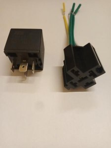 0157 PRZEKAŹNIK Z PODSTAWKĄ 4PIN