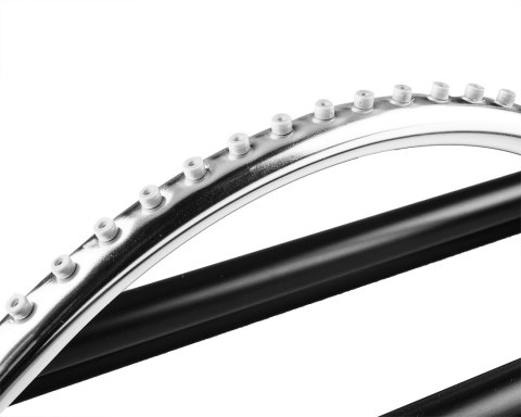 Zraszacz oscylacyjny, metalowy pałąk, 18 dysz, regulacja siły strumienia Zraszacz oscylacyjny, metalowy pałąk, 18 dysz, regulacja siły strumienia