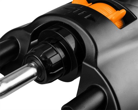 Zraszacz oscylacyjny, metalowy pałąk, 18 dysz, regulacja siły strumienia Zraszacz oscylacyjny, metalowy pałąk, 18 dysz, regulacja siły strumienia