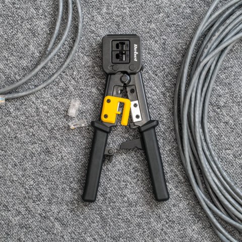 Zaciskarka wtyków przelotowych RJ45, RJ12, RJ11 Zaciskarka wtyków przelotowych RJ45, RJ12, RJ11