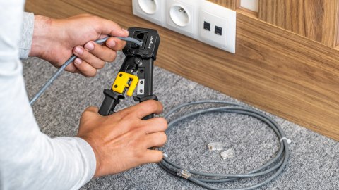 Zaciskarka wtyków przelotowych RJ45, RJ12, RJ11 Zaciskarka wtyków przelotowych RJ45, RJ12, RJ11