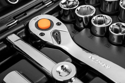 Zestaw kluczy nasadowych 1/2", 1/4", 82 szt., CrV, ECO Zestaw kluczy nasadowych 1/2", 1/4", 82 szt., CrV, ECO