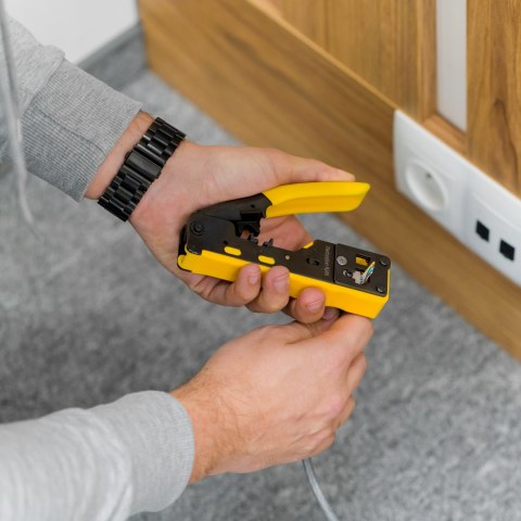 Zaciskarka wtyków przelotowych RJ45/RJ12 Zaciskarka wtyków przelotowych RJ45/RJ12