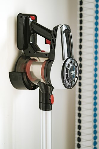 AD 7048 Odkurzacz pionowy - bezworkowy z bezszczotkową technologią silnika AD 7048 Odkurzacz pionowy - bezworkowy z bezszczotkową technologią silnika