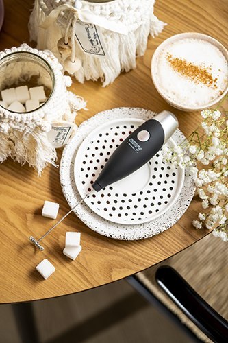 CR 4501 black Spieniacz do mleka z mieszadłem i stojakiem