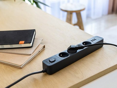 Listwa zasilająca antyprzepięciowa TRACER Power Line+ mobile ready 1.5 m (4 gniazda + 3x USB A, 5V 2,4A)