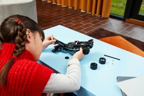 Klocki technic 42165 mercedes-amg f1 w14 e performance pull-back