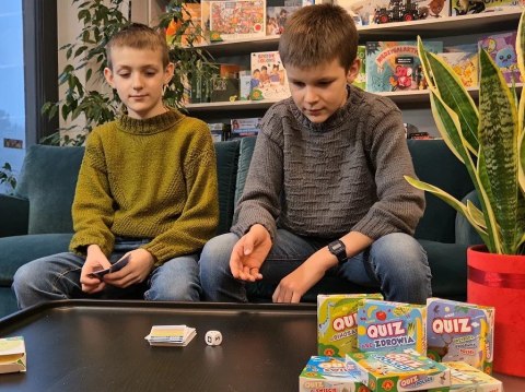 Gra quiz o dinozaurach kieszonkowa gra edukacyjna