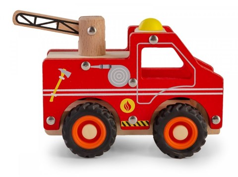 Drewniane auto z oponami straż pożarna