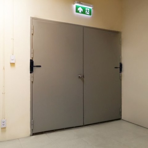 Samozamykacz do drzwi i furtek 25075