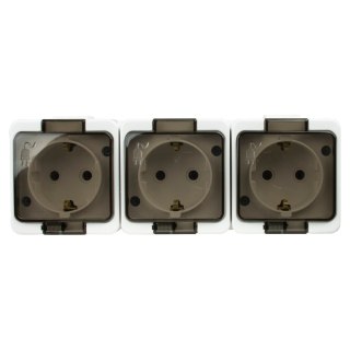 Gniazdo potrójne 3x 2P+Z SCHUKO bryzgoodporne klapką dymną IP44, SMART, biały
