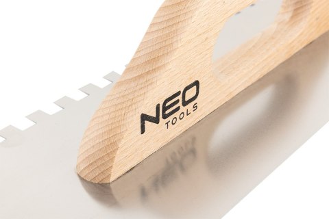 Paca z zębami, 480 x 128 mm, ząb 10 x 10 x 10 mm, uchwyt drewniany Paca z zębami, 480 x 128 mm, ząb 10 x 10 x 10 mm, uchwyt drewniany