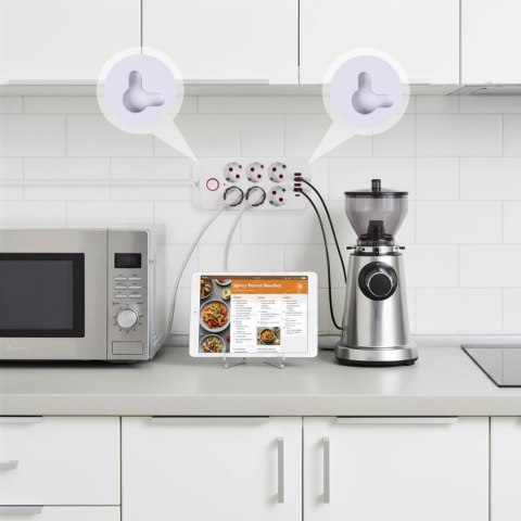 Listwa zasilająca Maclean, przedłużacz 6 gniazd + 4xUSB, 110-240V AC 50/60Hz, 2.1A max 2500W, 1,5 m, biała, MCE389 W